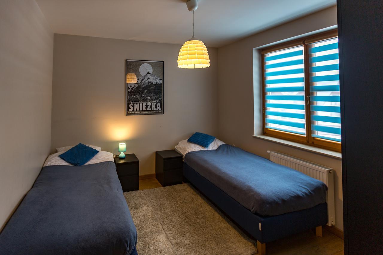 קרפאז' "Rodzinny Apartament Pod Sniezka 2" Na Osiedlu "Apartamenty Pod Sniezka" מראה חיצוני תמונה